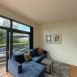Vakantiehuis Beachfront With Sea View For 6 Guests *