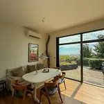 Vakantiehuis Beachfront With Sea View For 6 Guests