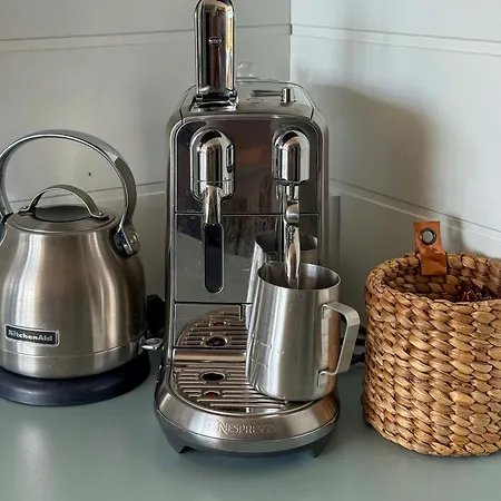 Сasa de vacaciones Beachfront With Sea View For 6 Guests