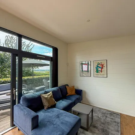 Semesterbostad Beachfront With Sea View For 6 Guests *