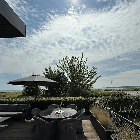 Beachfront With Sea View For 6 Guests Semesterbostad